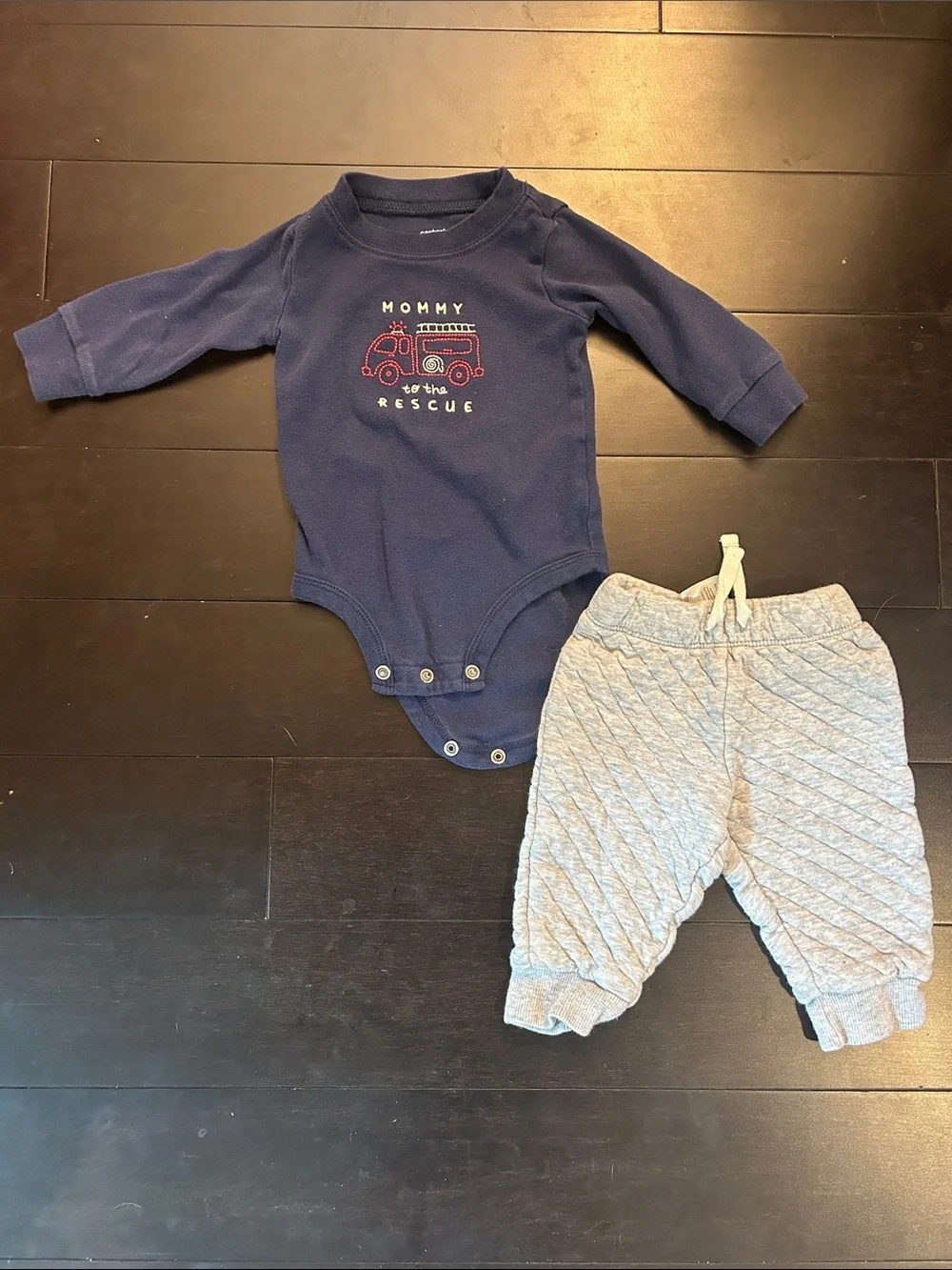 Carter’s Navy 'Mommy to the Rescue' Bodysuit with Quilted Light Gray Pants 6 Mon